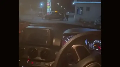 o namorado da minha enteada me fodeu no carro no posto de gasolina e eu pedia mais rola chamando ele de amorzinho 1733497720